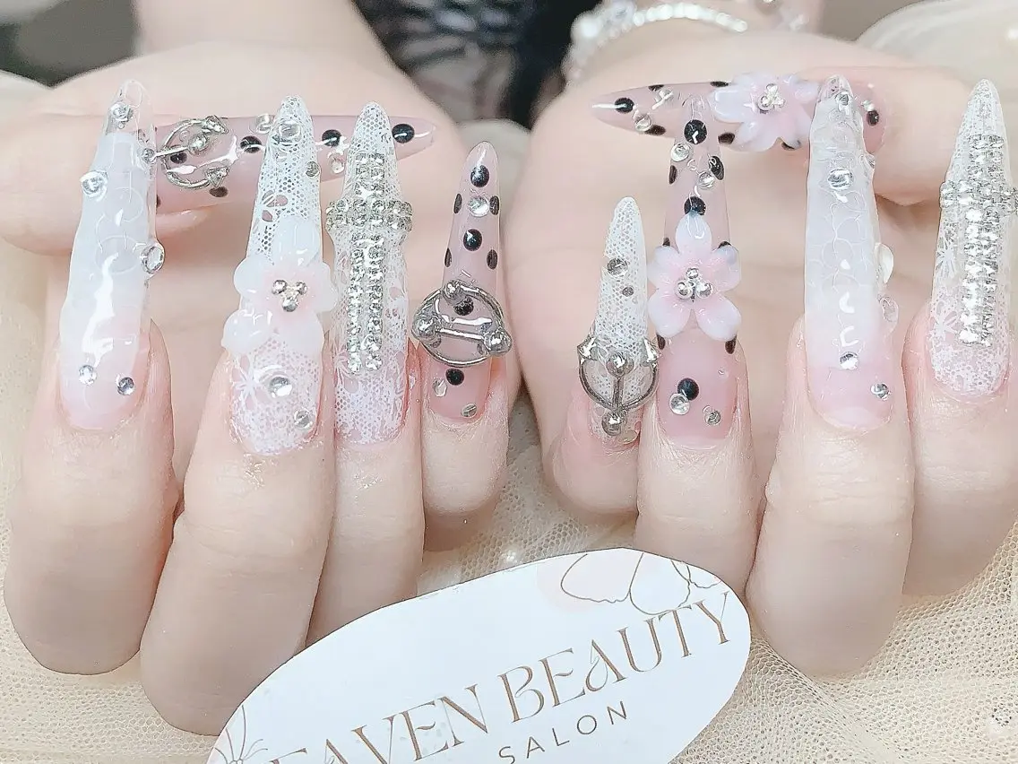 ロング ハンドネイル スズキ リンのネイルデザイン