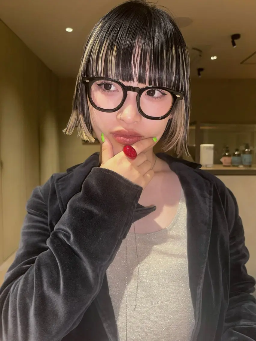 ショート カラー ブリーチ ボブ カット ヘアカラー ボブ/ヘアセット 結婚式卒業式アレンジのヘアスタイル
