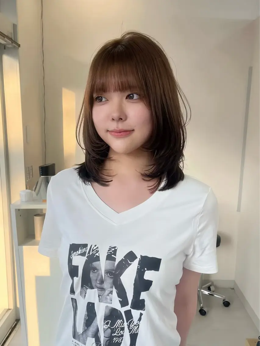 セミロング カラー カット ヘアカラー 長山 茉白のヘアスタイル