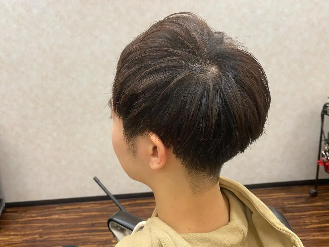 ショート カラー メンズ マッシュ ツーブロック 刈り上げ 山口 拓己のヘアスタイル