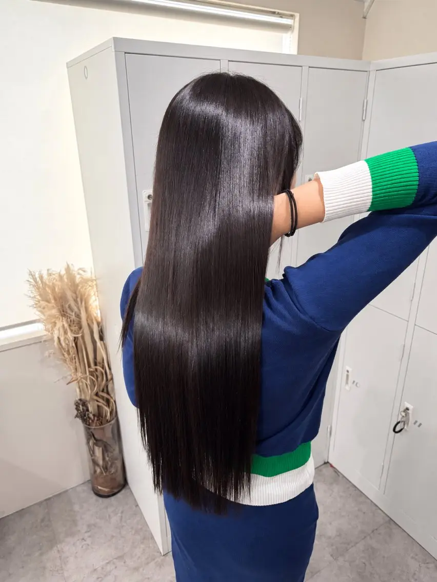 ロング カット 縮毛矯正 トリートメント 🫧とぅるん艶髪🫧 透明感カラー×猿渡のヘアスタイル