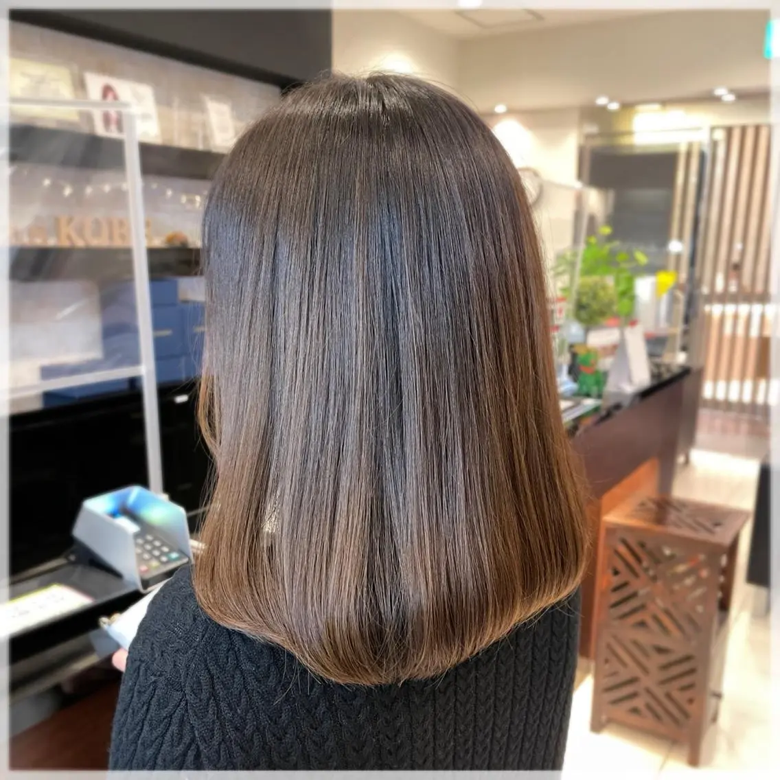 セミロング ハイライト 髪質改善 Kamie みかじりのヘアスタイル