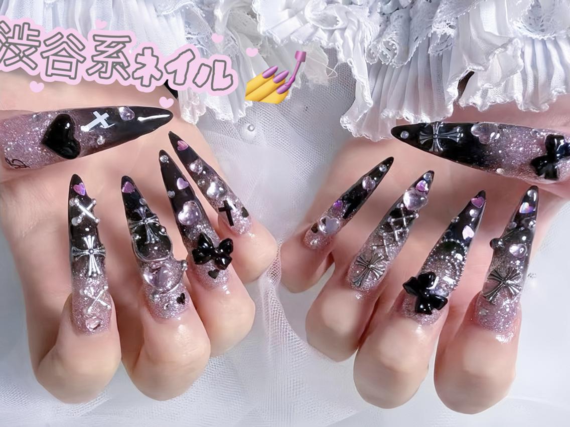 ネイル アートネイル オーロラネイル 長さ出し ガーリー キラキラネイル ハンドネイル ❄️西川 真由美❄️のネイルデザイン