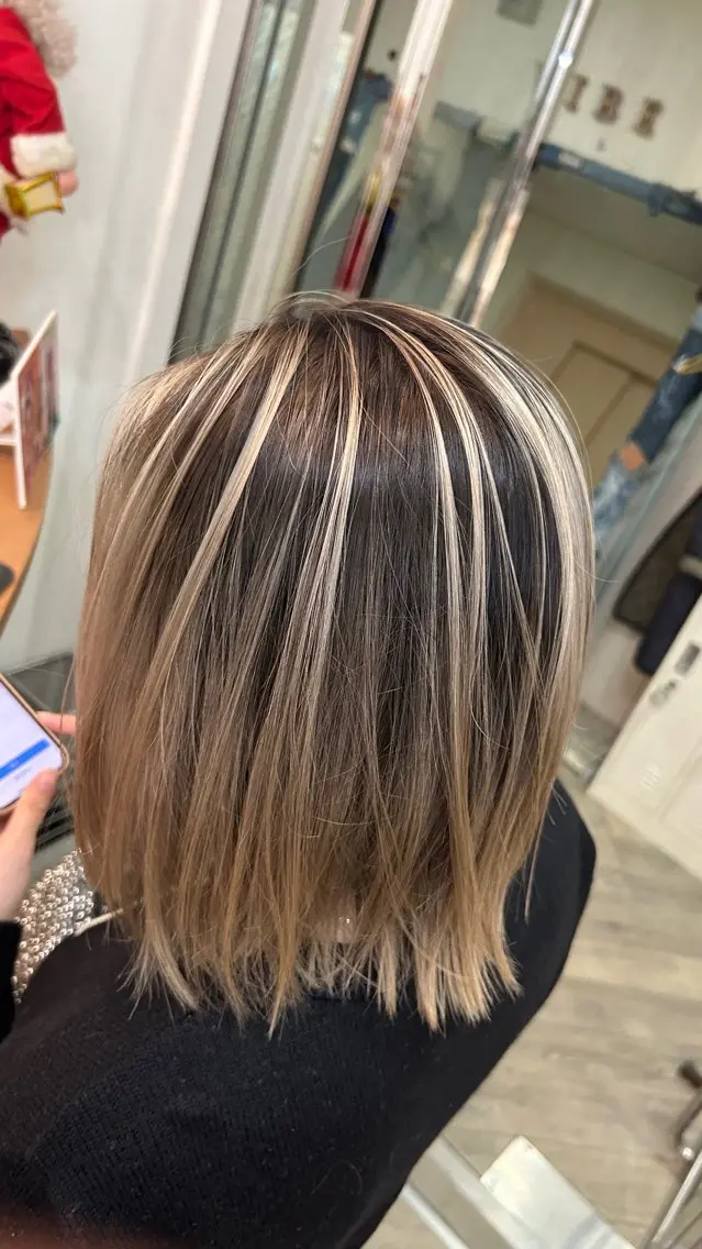 ミディアム レイヤーカット ヘアカラー レディースショート カットモデル募集🌟のヘアスタイル