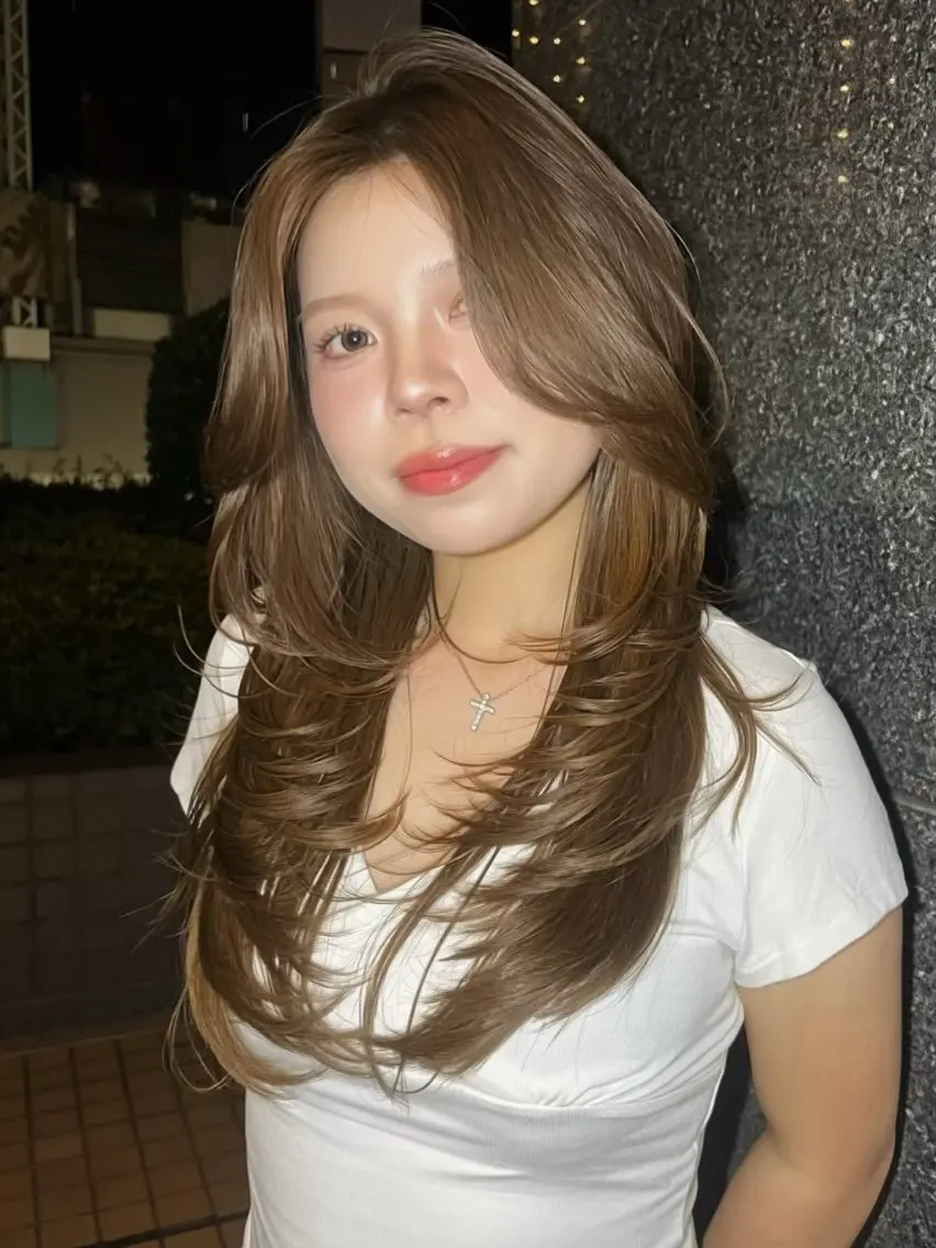 ロング カラー ベージュカラー モカベージュ カット ヘアカラー YOLO/ HANAのヘアスタイル
