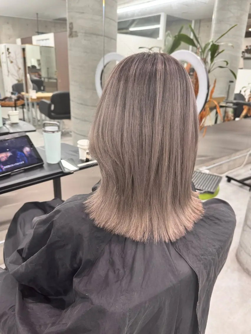 セミロング カラー ブリーチ ヘアカラー トリートメント 艶髪✨ブリーチ職人 yasuのヘアスタイル