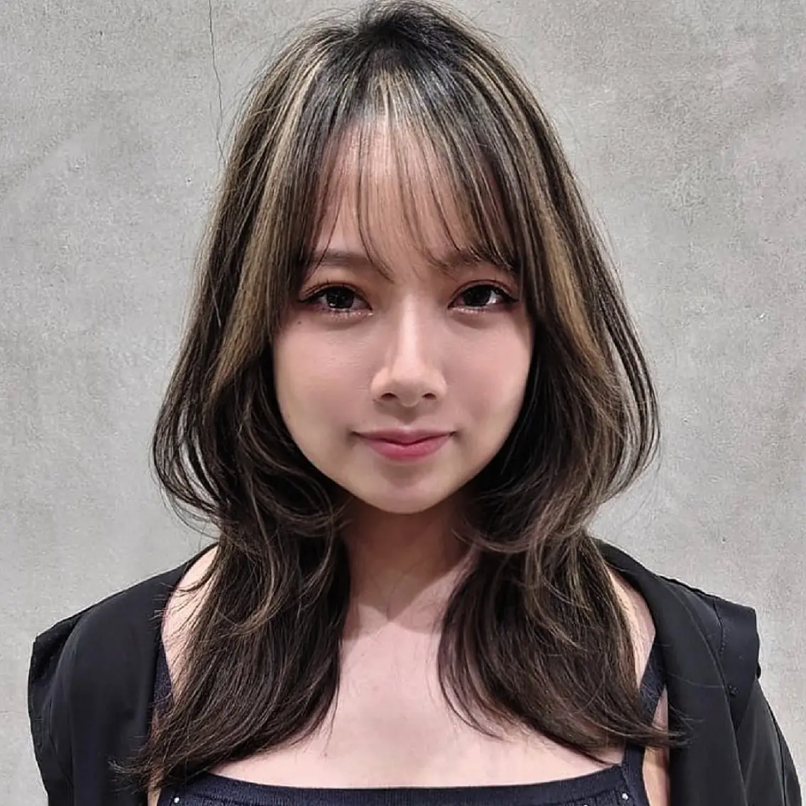 ️⭕️いいとこどり♪明るくしたい方におすすめ️⭕️透明感抜群!ハーフブリーチWカラー×高保湿超音波アイロントリートメントの写真