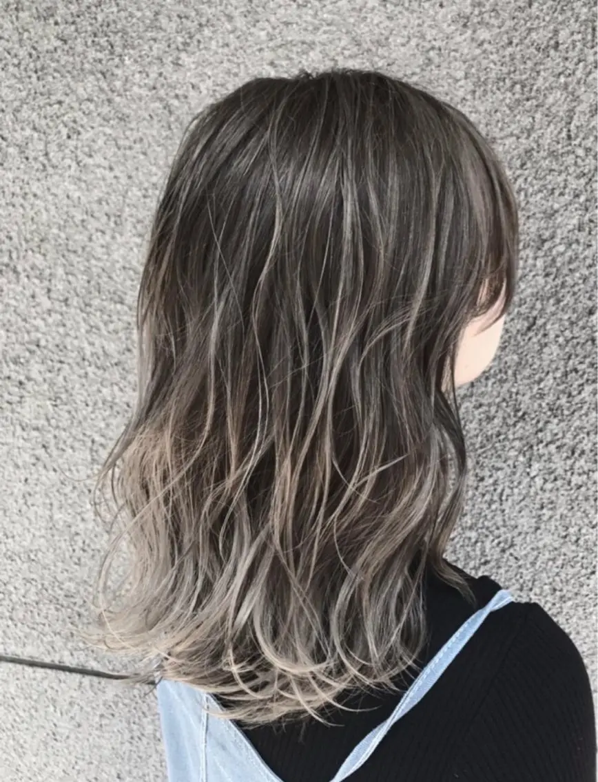 カラー 近藤 七海のヘアスタイル