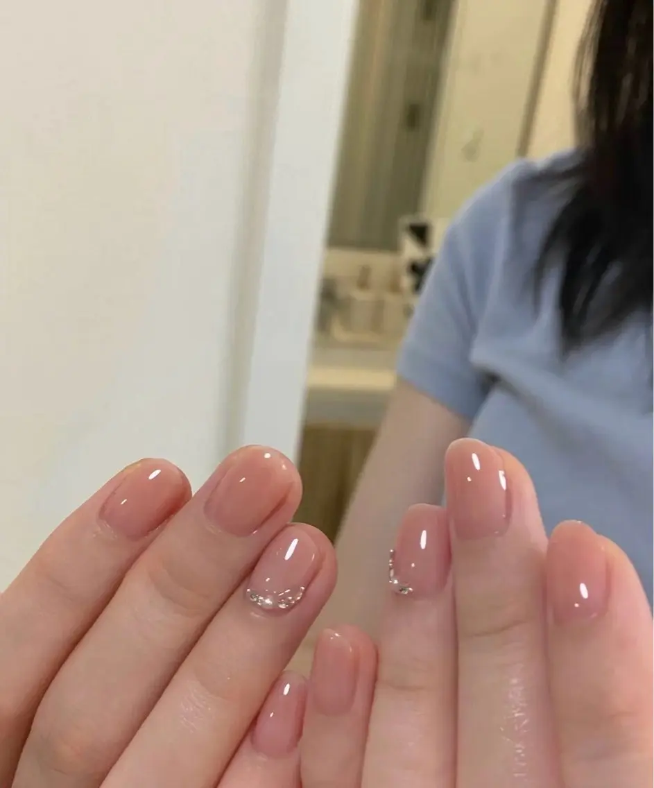ネイル 長さ出し フットネイル フレンチネイル ジェルネイル ガラスフレンチ ハンドネイル ハンドケア More Glam八王子店のネイルデザイン