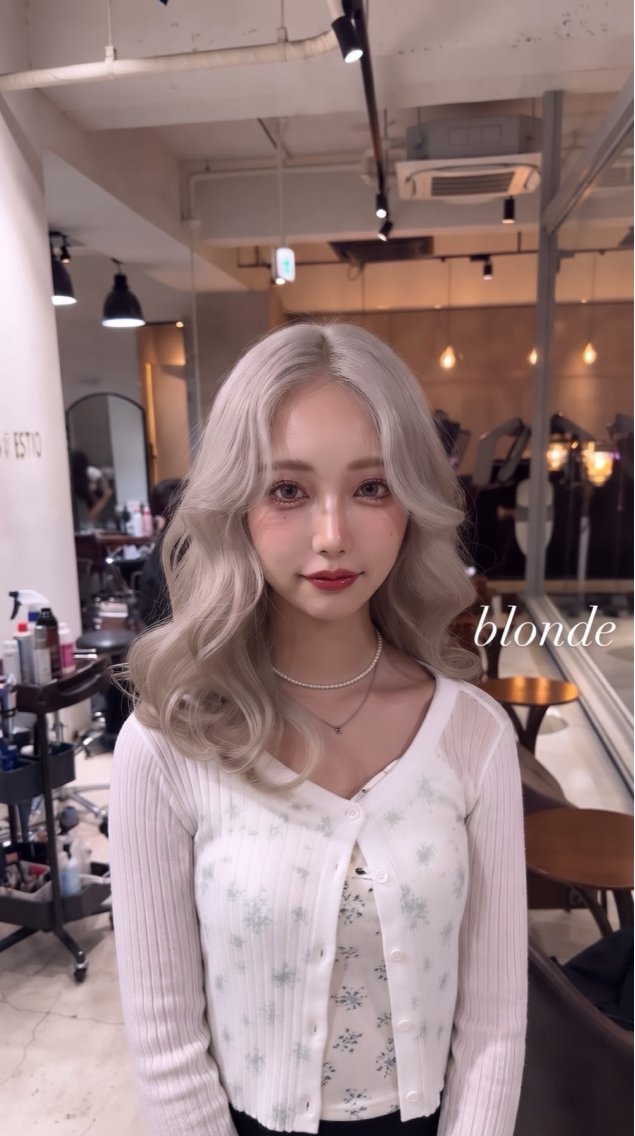 セミロング カラー 💜ハイトーン💛 マジカルかいちゃんのヘアスタイル