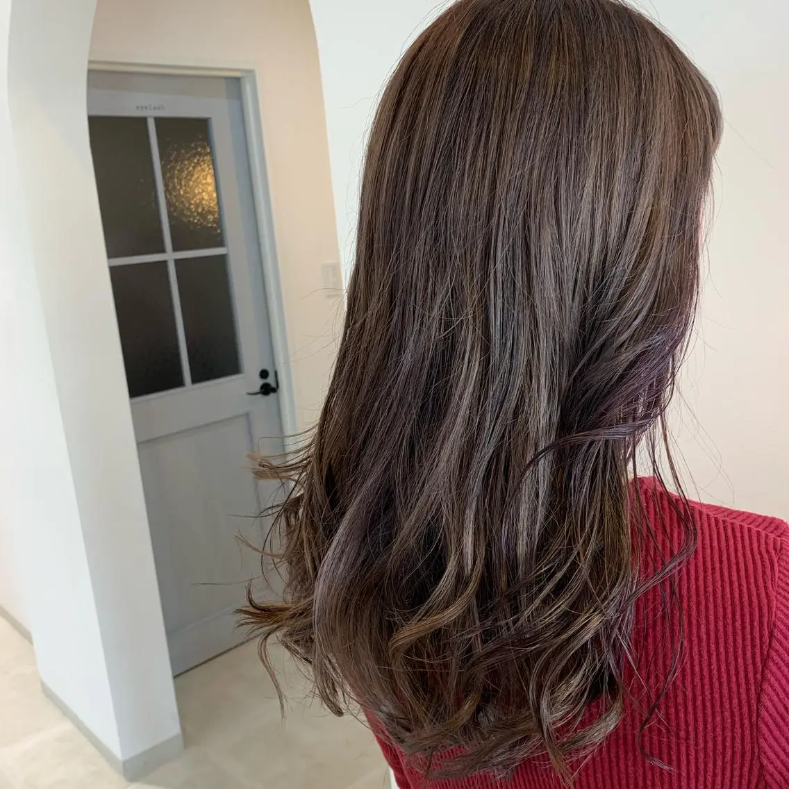 ロング アッシュ ピンクラベンダー cher. 新井瑞希のヘアスタイル
