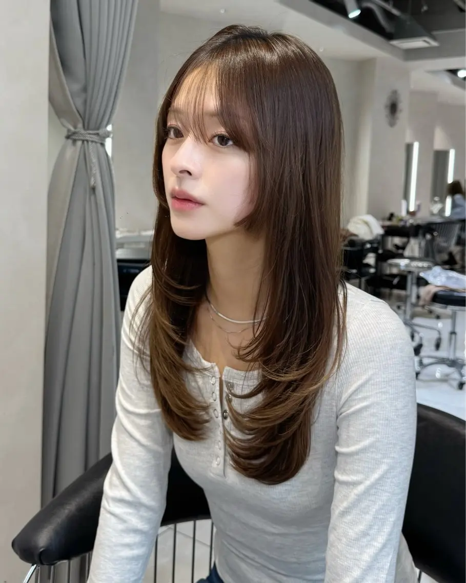 セミロング カラー 髪質改善ストレート 韓国風レイヤー池袋のヘアスタイル