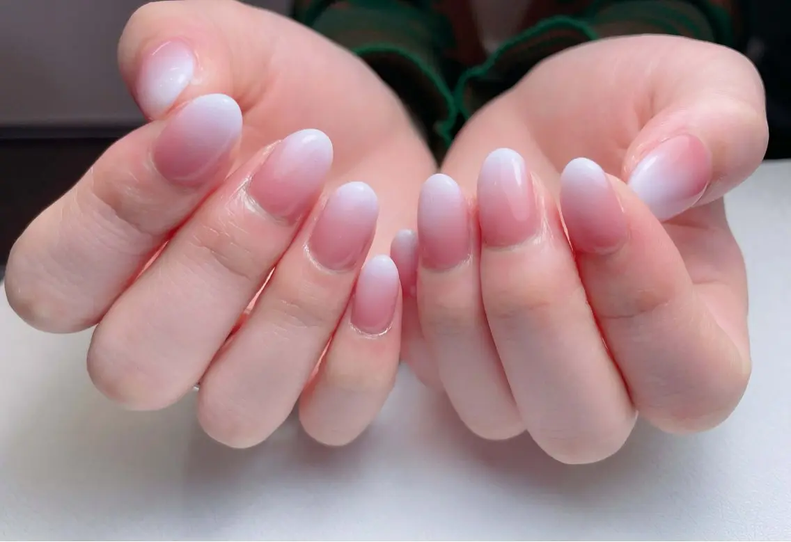 ネイル オーロラネイル フットネイル フレンチネイル ジェルネイル ガラスフレンチ ハンドネイル 中野駅から2分 MEO NAILのネイルデザイン