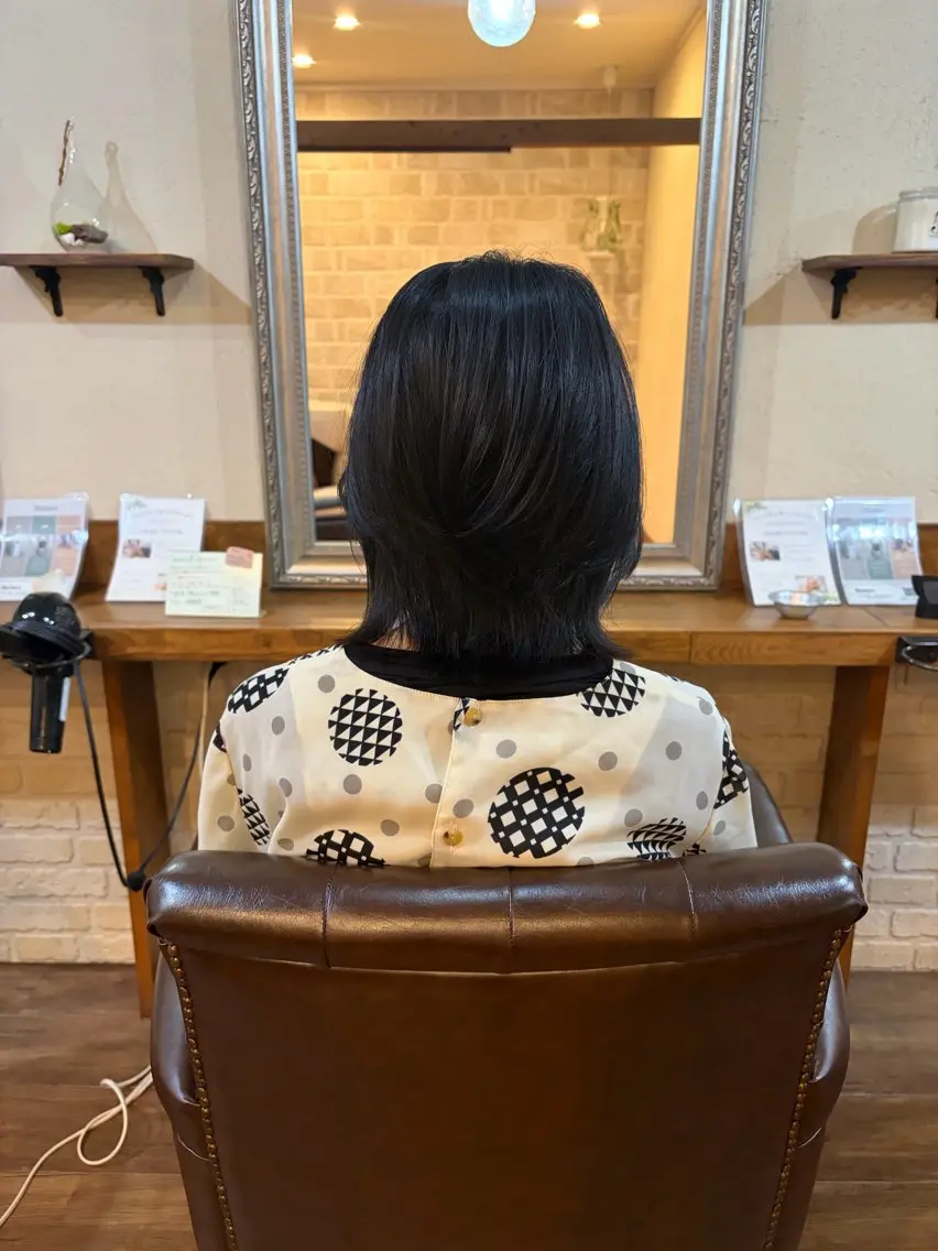 ミディアム 肥田 夕蘭のヘアスタイル