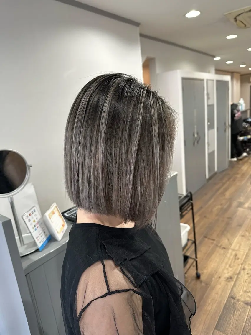 ミディアム レイヤーカット カット ヘアカラー トリートメント バレイヤージュ 隅中秀弥のヘアスタイル