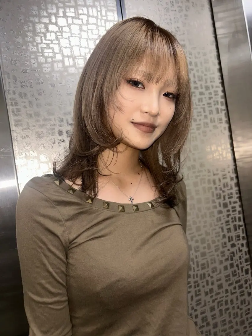 ミディアム カラー スギヤマ シユのヘアスタイル