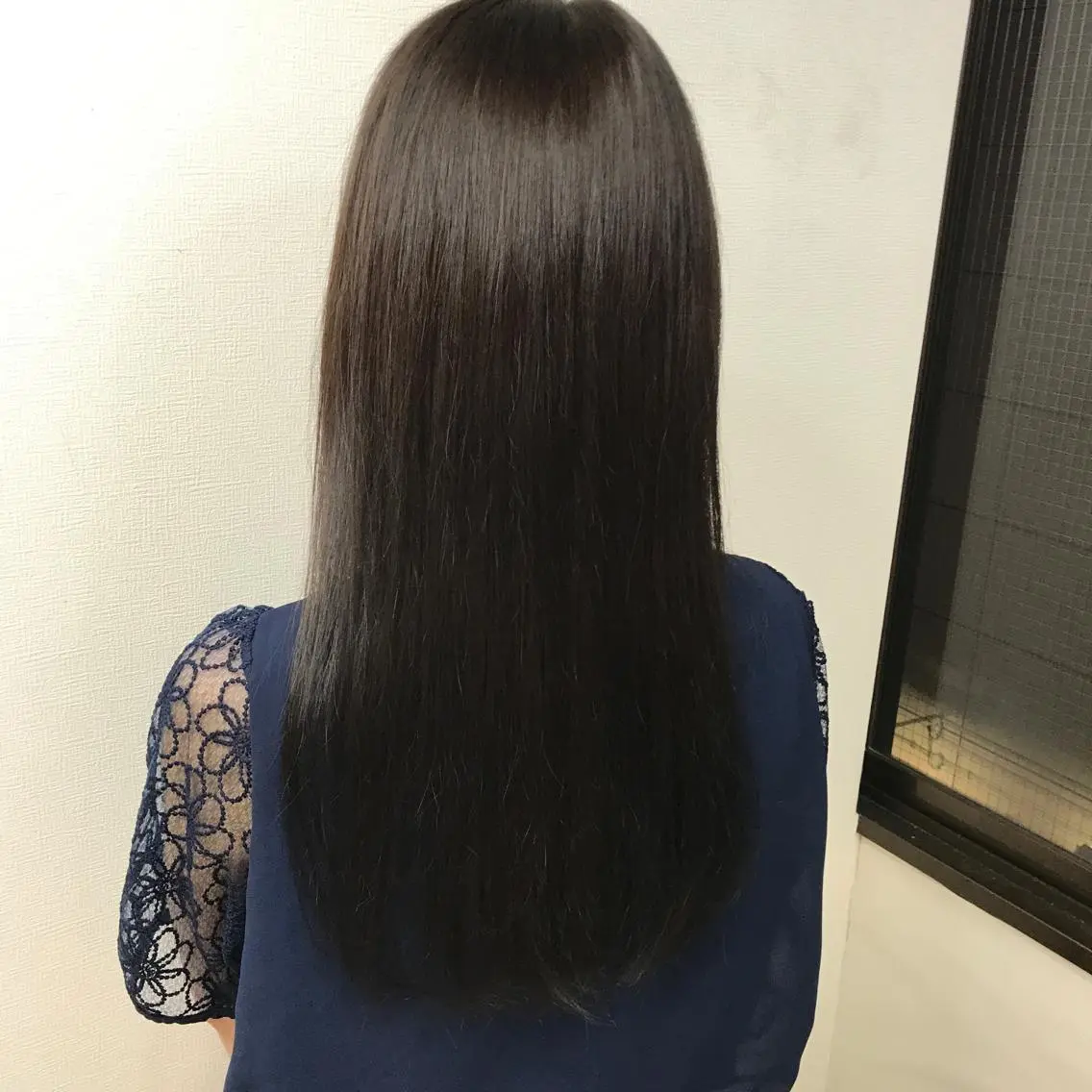 セミロング 髪質改善 カット 縮毛矯正 トリートメント 白髪ぼかし、髪質改善 富田隼仁のヘアスタイル