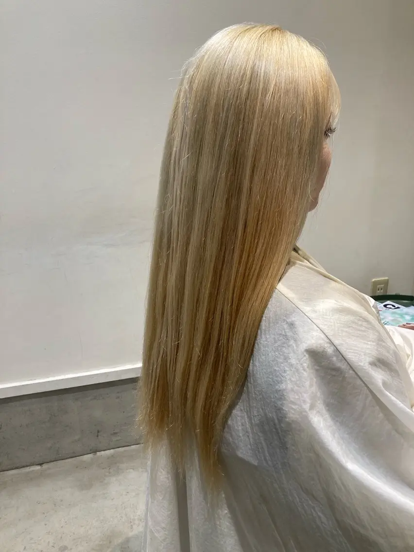 カラー ブリーチ 折本 沙織のヘアスタイル