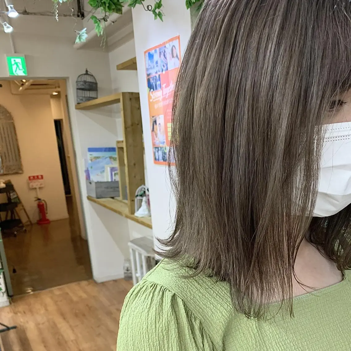 ミディアム カラー ブリーチ グレージュ ブリーチなしカラー 🌱小顔魅せショート 髪質改善カラー/泉綺のヘアスタイル