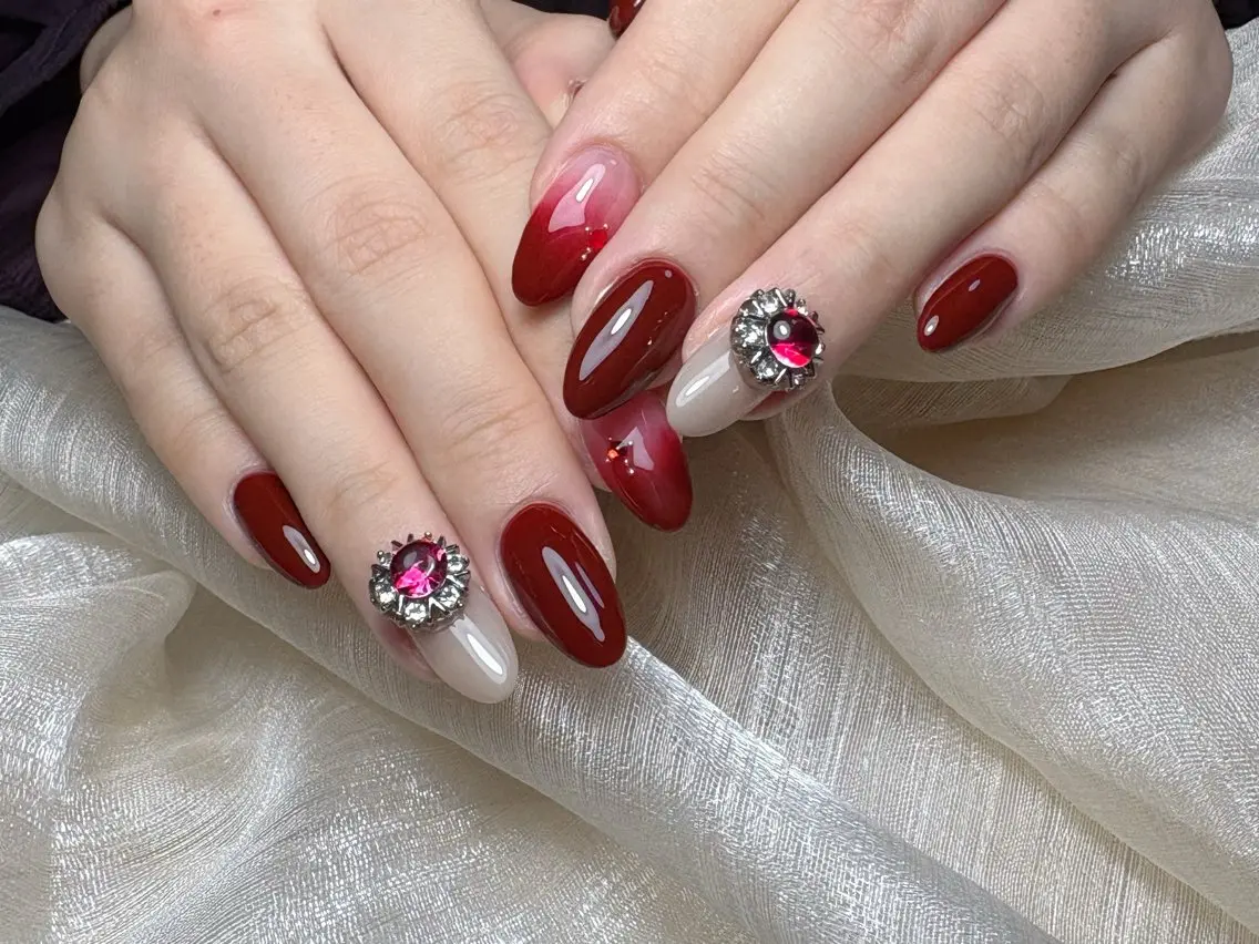 ネイル オーロラネイル チークネイル フレンチネイル ジェルネイル ガラスフレンチ ハンドネイル Nail Jolieのネイルデザイン