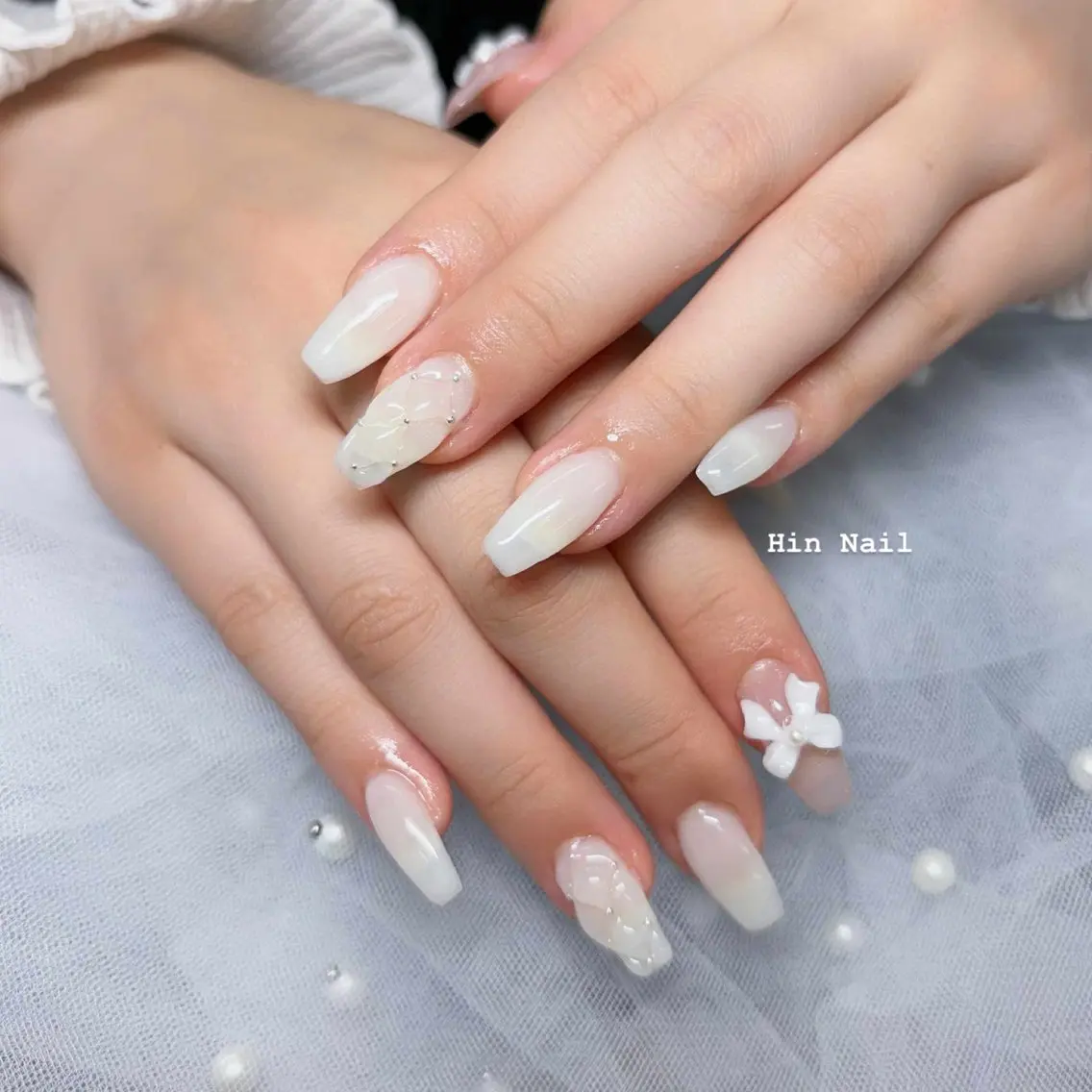 ネイル ボルドー チークネイル フレンチネイル グラデーション キラキラネイル ハンドネイル HIN NAILのネイルデザイン