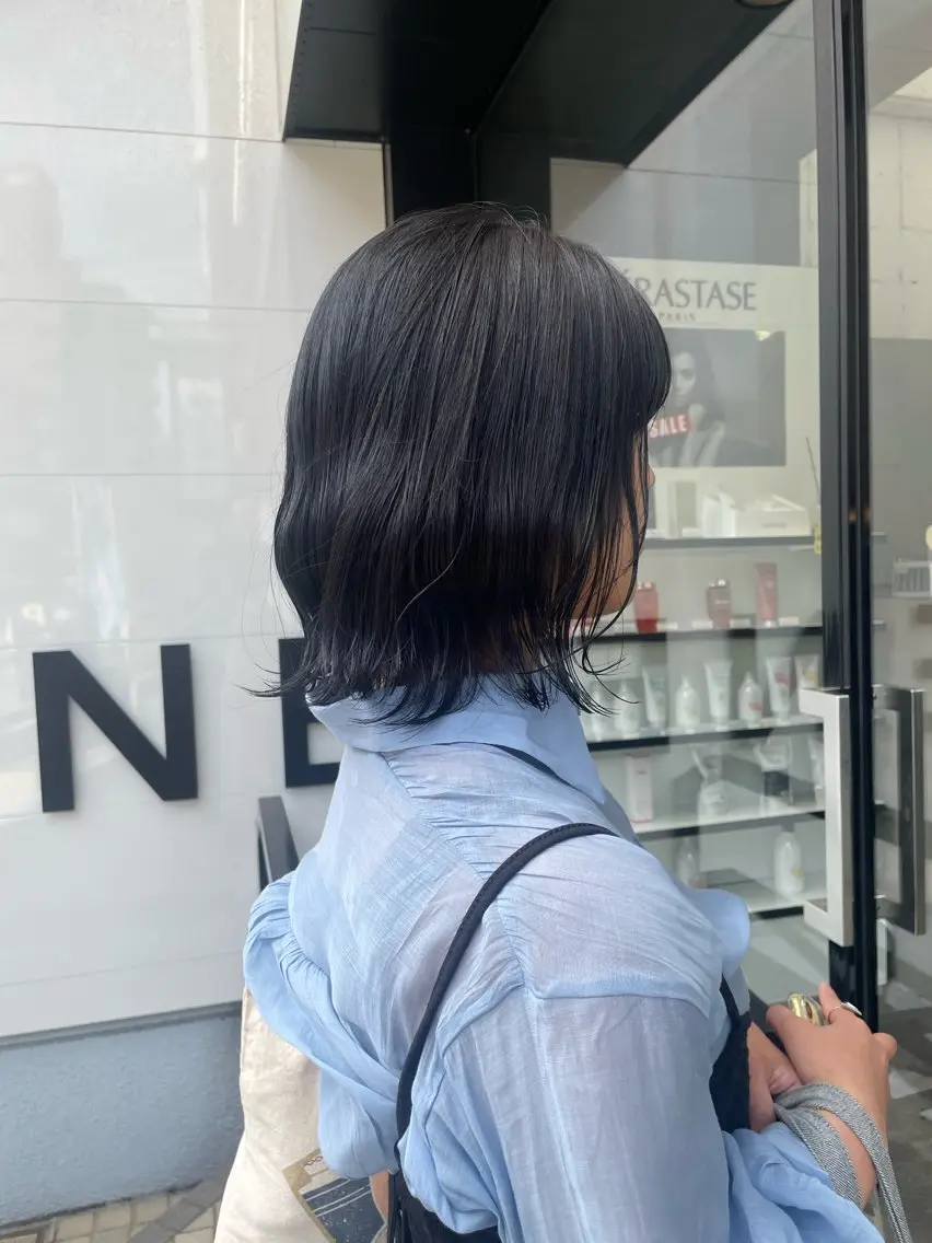 ミディアム カラー ヘアアレンジ 透明感カラー カット ヘアカラー トリートメント 💙韓国レイヤー 寒色カラー💙のヘアスタイル