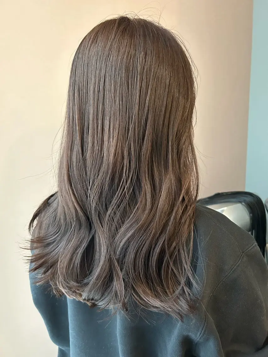 ロング カラー グレージュ ラベンダーカラー ラベンダーグレージュ ラベンダーグレー hubhair レイヤー/透明感のヘアスタイル