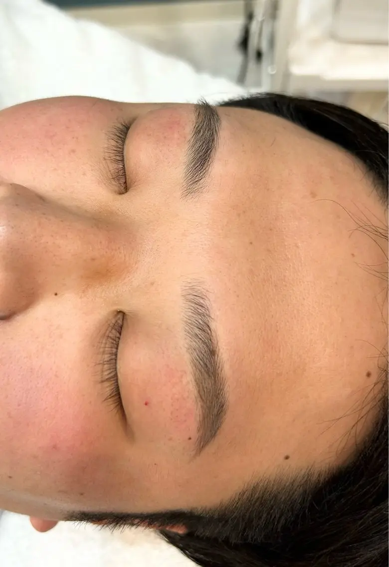 眉毛スタイリングの写真
