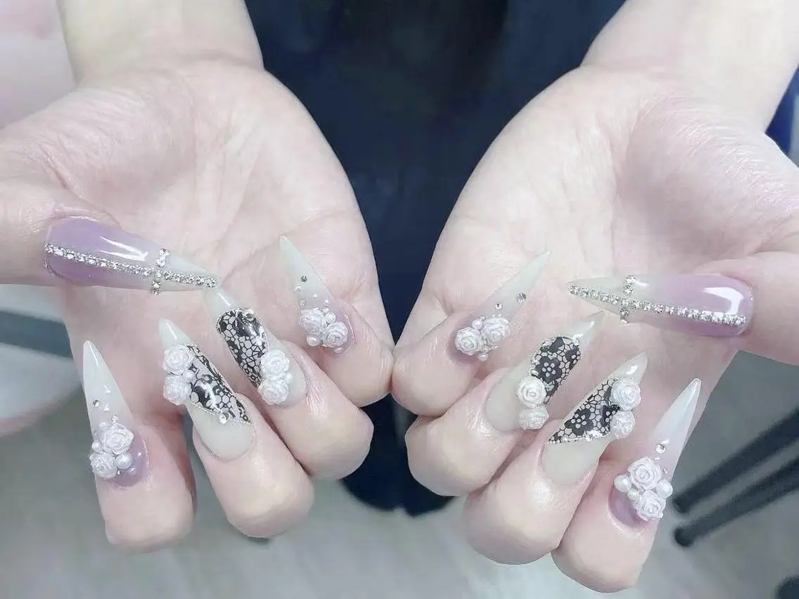 ネイル 長さ出し キラキラネイル 韓国ネイル ロングネイル マグネットネイル ハンドネイル ハンドケア Hachimochi 🌸長さ出し専門店のネイルデザイン