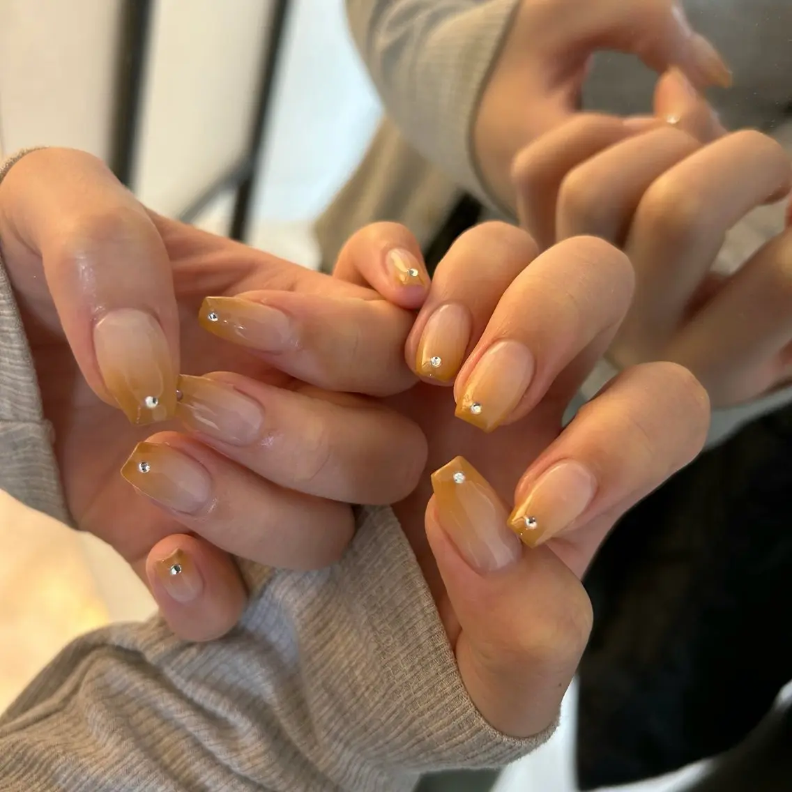 ネイル グラデーション ラメ(グリッター) ストーンネイル ハンドネイル THE BALM🤍 金宮のネイルデザイン
