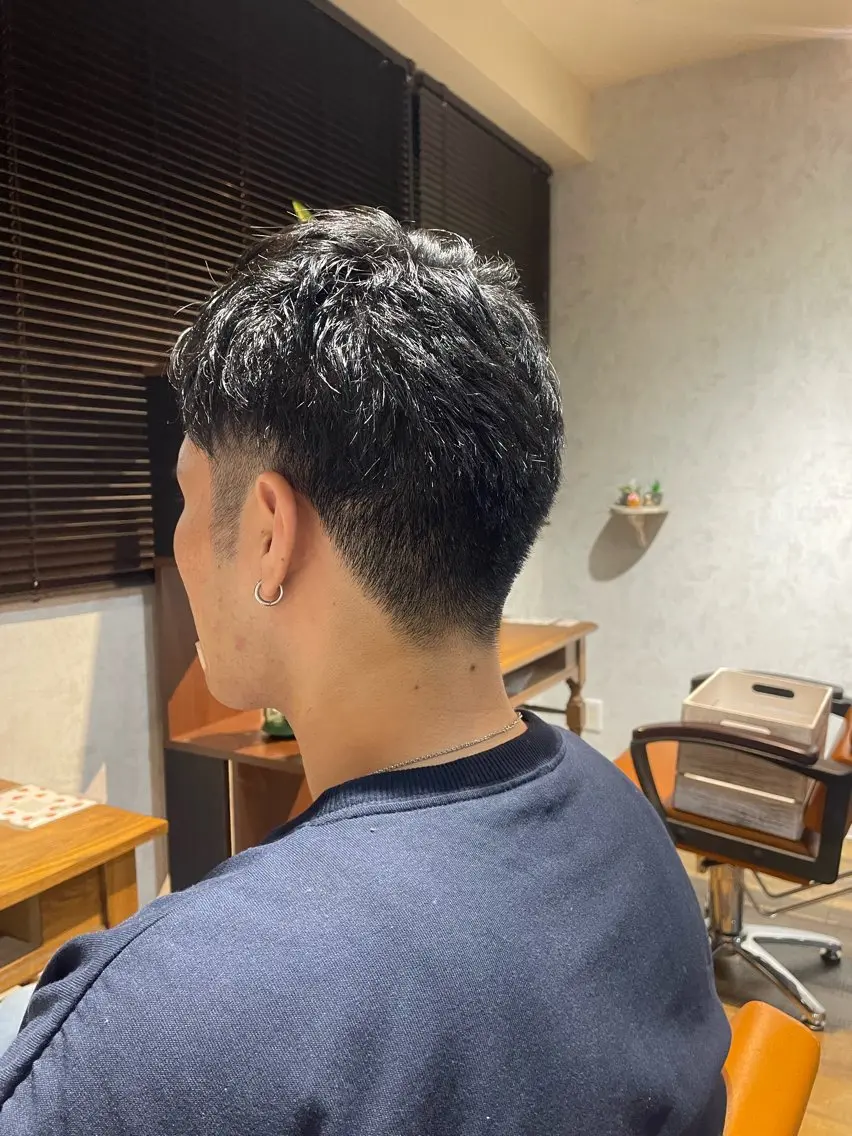 ショート メンズ ツーブロック 刈り上げ 小松 莉夏子のヘアスタイル