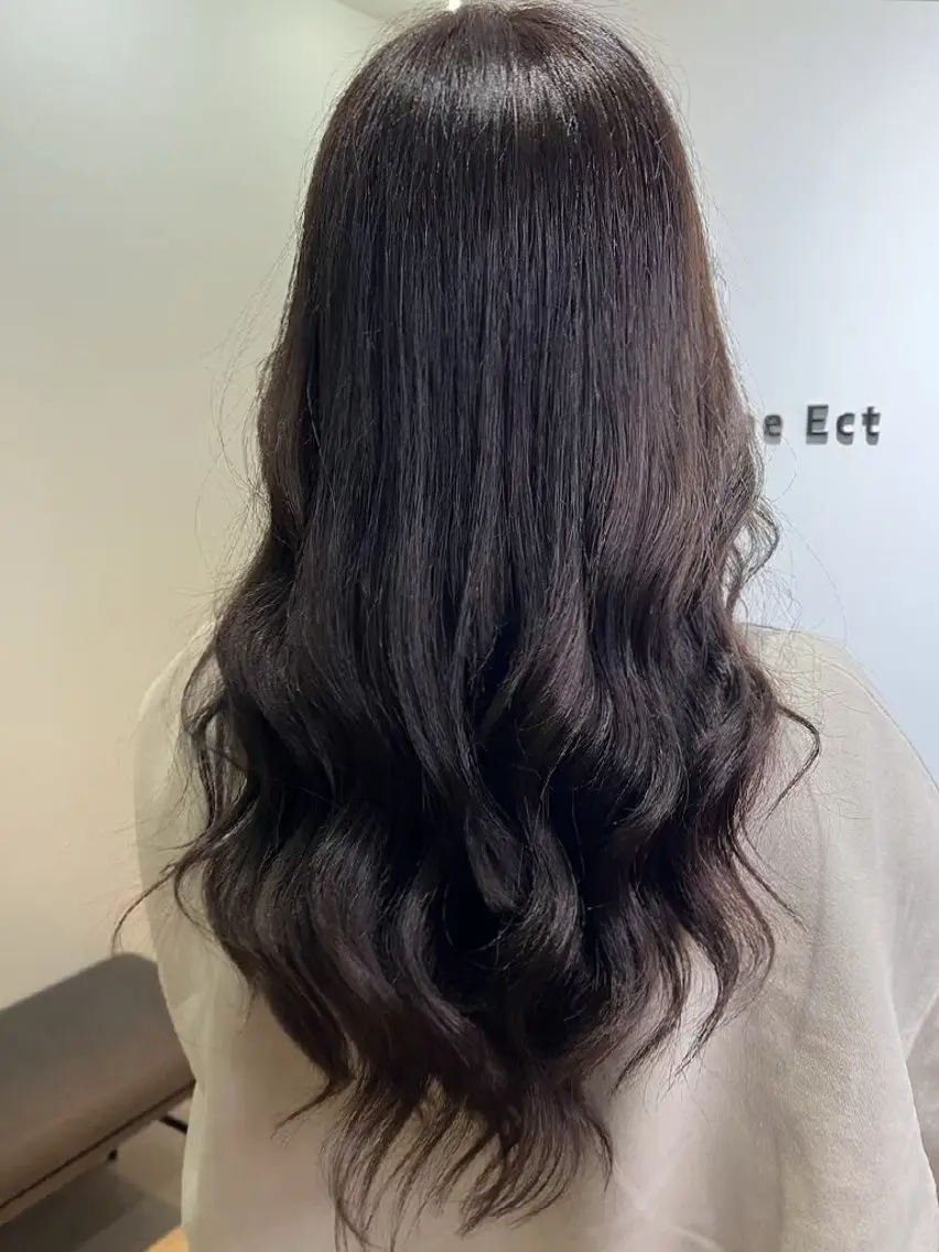 カラー 江坂 misaki のヘアスタイル