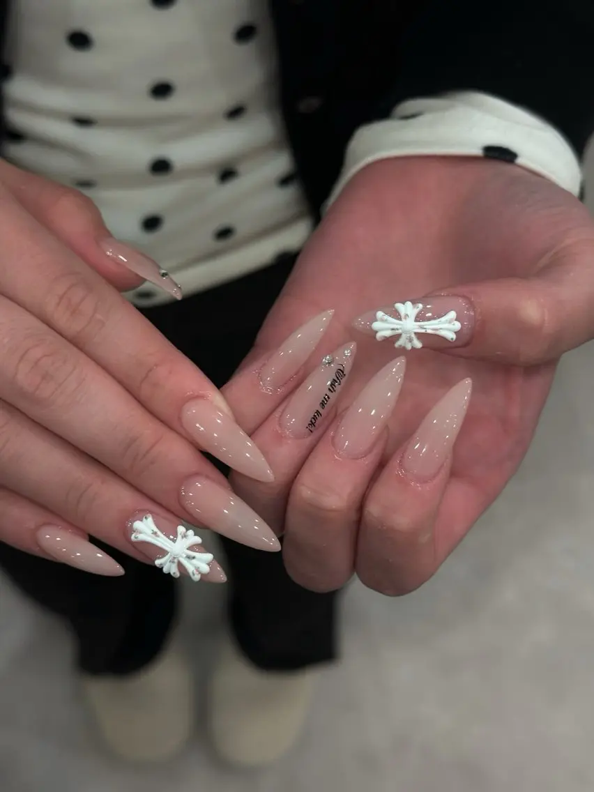 ネイル フレンチネイル ガーリー ガラスフレンチ 氷ネイル・うるうるネイル キラキラネイル ハンドネイル JOSIE nail studioのネイルデザイン