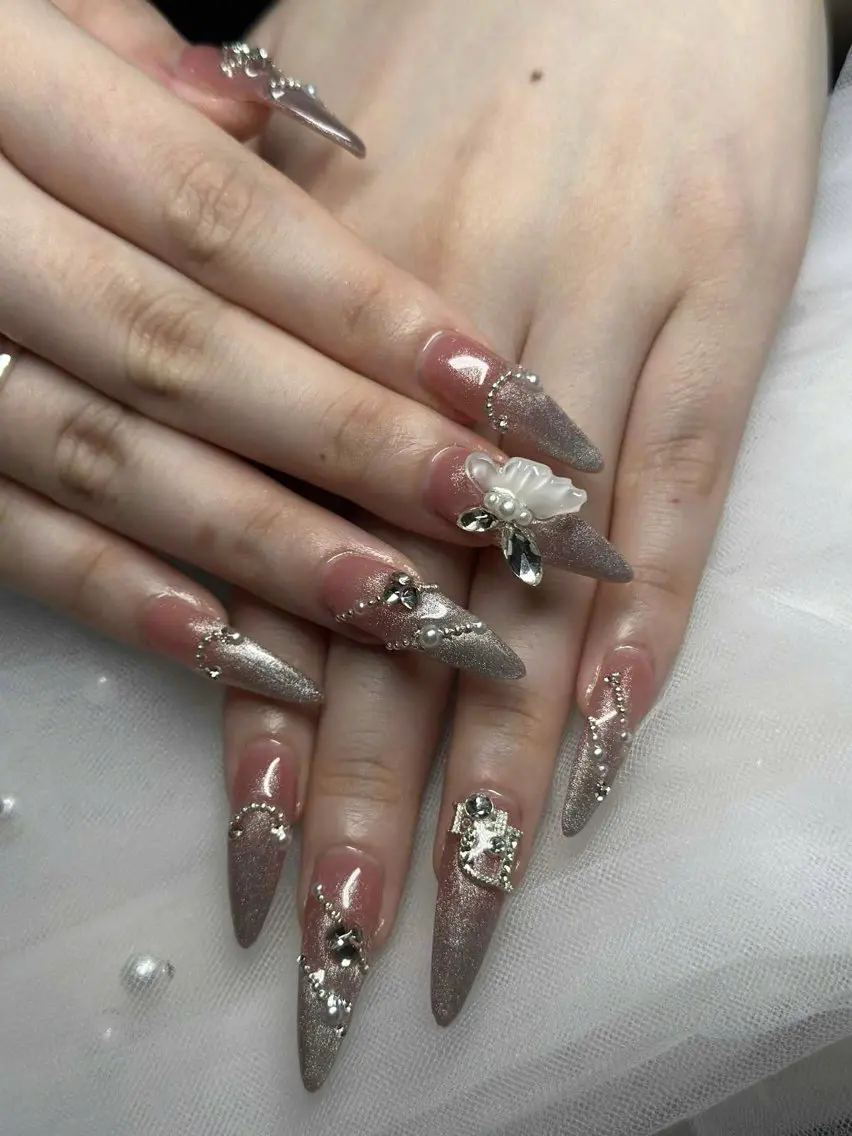 ネイル オーロラネイル フレンチネイル ジェルネイル ハロウィン 韓国ネイル ハンドネイル H.baby Nail Salonのネイルデザイン