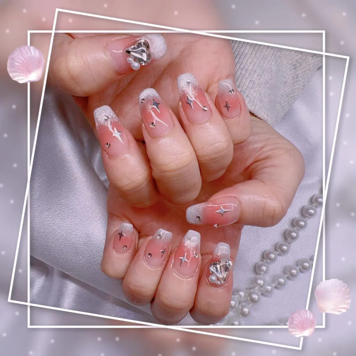 ネイル フレンチネイル キラキラネイル 韓国ネイル マグネットネイル マグネットフレンチ ハンドネイル ハンドケア Chill Nailsalonのネイルデザイン