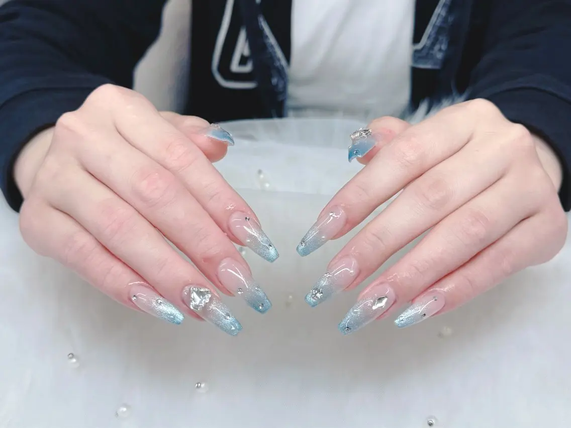 ネイル ジェルネイル 氷ネイル・うるうるネイル キラキラネイル マグネットネイル オフィスネイル ハンドネイル GOHOUBI Nail 心斎橋店のネイルデザイン