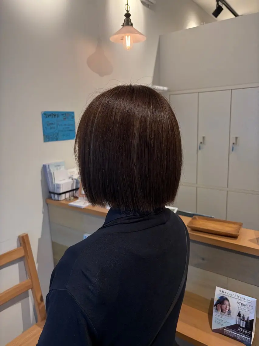カラー ハイライトカラー カット ヘアカラー トリートメント 荒井 茉凜のヘアスタイル
