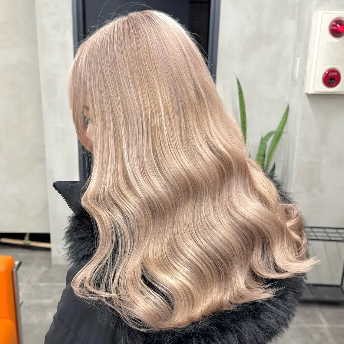 ロング カラー アッシュ ベージュカラー ブリーチ ケアブリーチ ダブルカラー カット ヘアカラー トリートメント ブリーチ ハイトーン 特化🌈フジタハルキのヘアスタイル