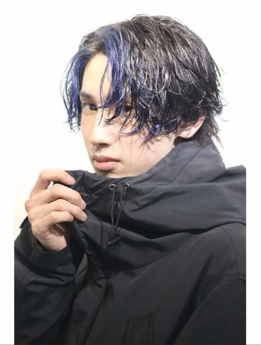 カラー パーマ メンズ メンズブリーチ センターパート メンズハイトーン カルマパーマ メンズ韓国風 カット ヘアカラー 似合わせメンズカット ブリーチ/ウルフ/栄のヘアスタイル