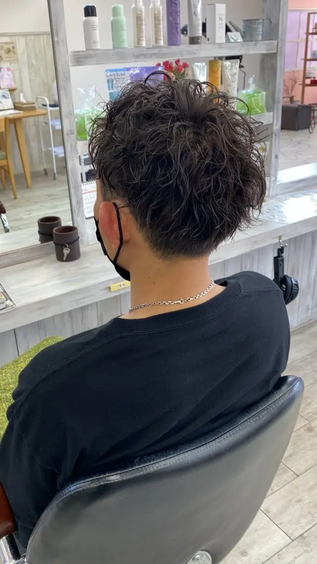 ショート パーマ メンズ 佐藤 萌世のヘアスタイル