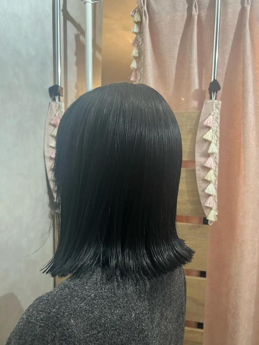 ショート カラー 切りっぱなしボブ 黒髪 ブルーカラー ブルーブラック ボブ 山口 彩乃のヘアスタイル