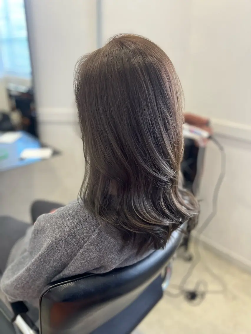 セミロング カラー ブリーチ 透明感カラー ブリーチなしカラー 髪質改善 トリートメント 【ただの天才 🎨】のヘアスタイル