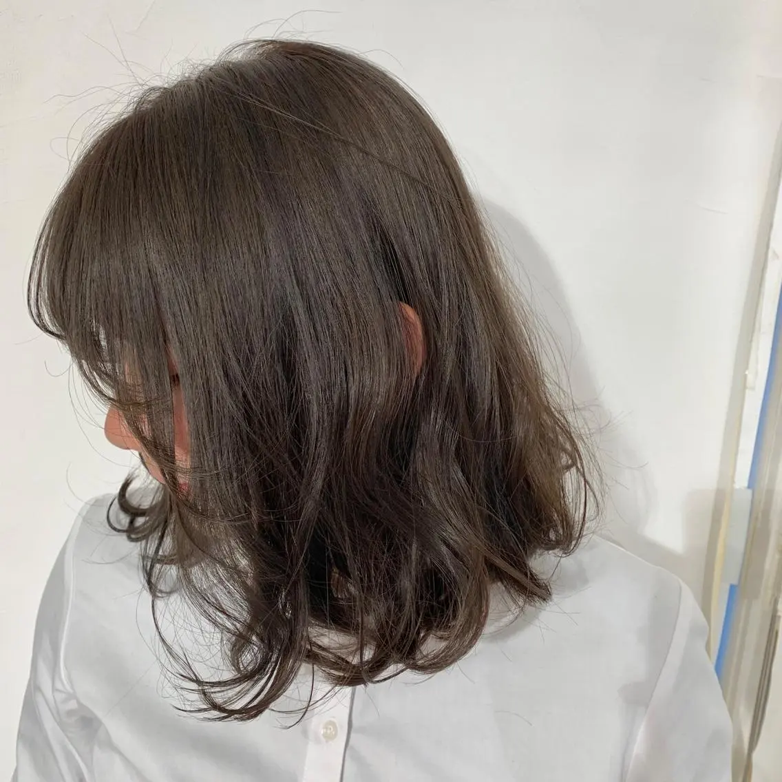 セミロング カラー パーマ ヘアアレンジ アッシュ ブリーチ 透明感カラー ブリーチなしカラー 加藤 綾華のヘアスタイル