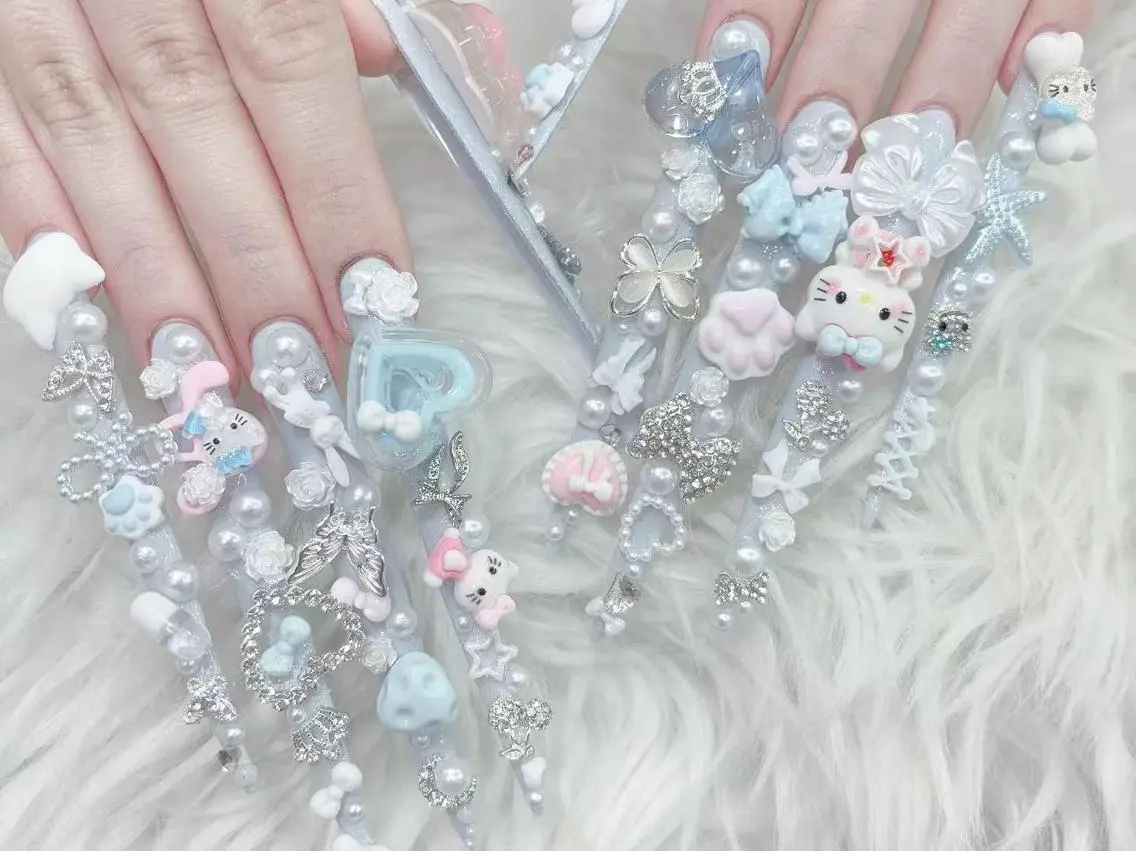 ネイル 長さ出し キラキラネイル 韓国ネイル ロングネイル マグネットネイル ハンドネイル ハンドケア Akira✨ nailのネイルデザイン