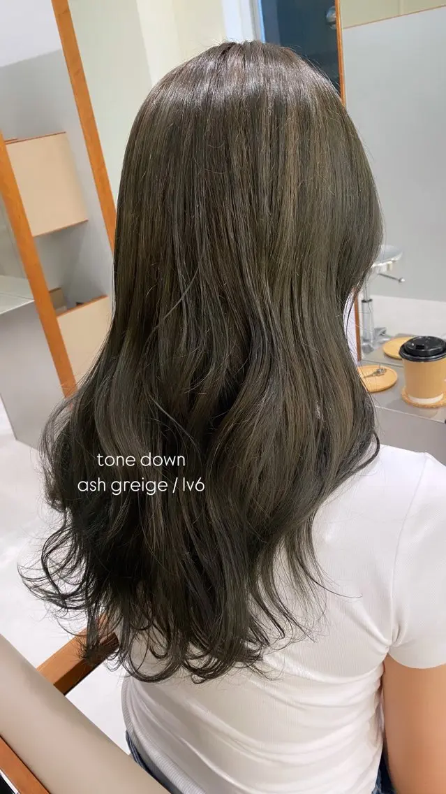 ロング カラー ブリーチ オリーブカラー ☪️ブリーチ特化施術 /レイヤー🪽aiのヘアスタイル