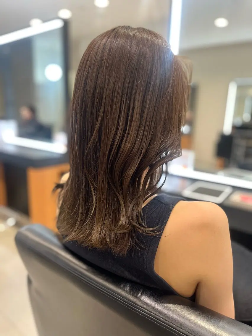 セミロング カット ヘアカラー トリートメント 顔周りレイヤー 髪質改善 / AYUのヘアスタイル