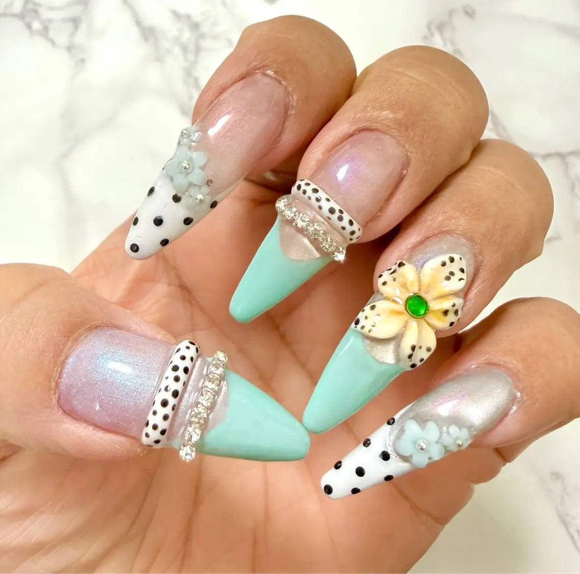 ネイル アニマル柄 アートネイル チークネイル フラッシュネイル フラッシュマグ Mai’s nailのネイルデザイン