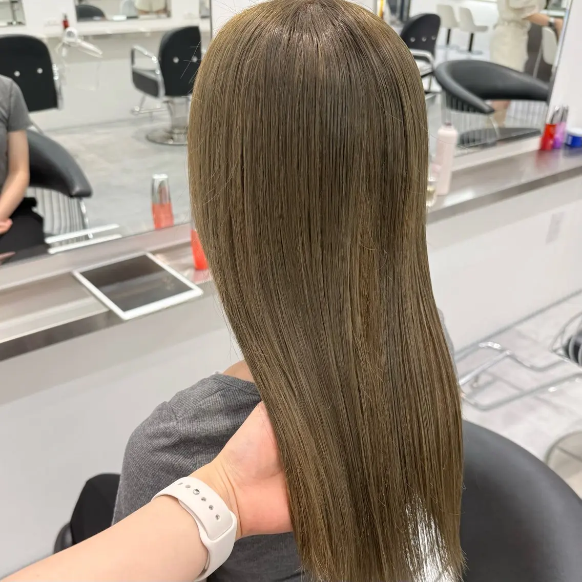 セミロング カラー ヘアカラー ParveMix￤ 大賀さつき🍨🤍のヘアスタイル