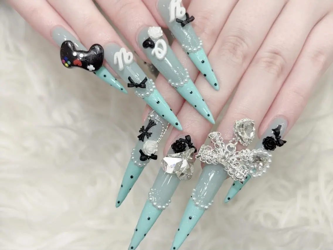 ネイル 長さ出し キラキラネイル 韓国ネイル ロングネイル マグネットネイル ハンドネイル ハンドケア MUNI🎀 NAIL のネイルデザイン