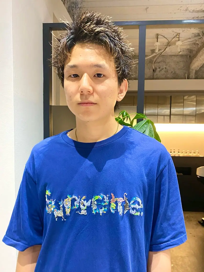 ショート カラー メンズ メンズブリーチ センターパート メンズパーマ スパイキーショート 刈り上げ カット ボブ/ショート/ 髪質改善/池澤慎人のヘアスタイル